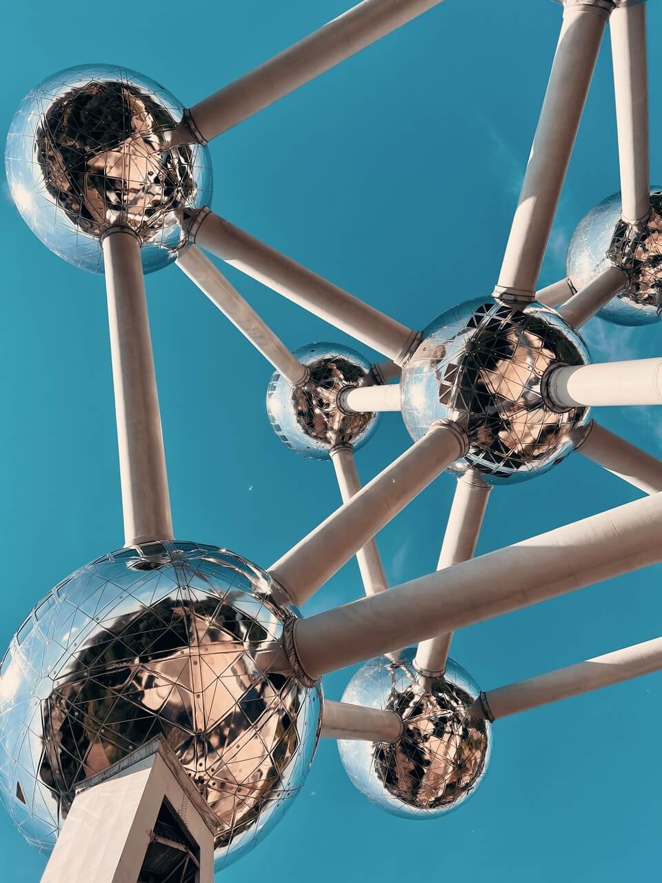 Bruksela Atomium - foto Mitchell Nijman - Unsplash