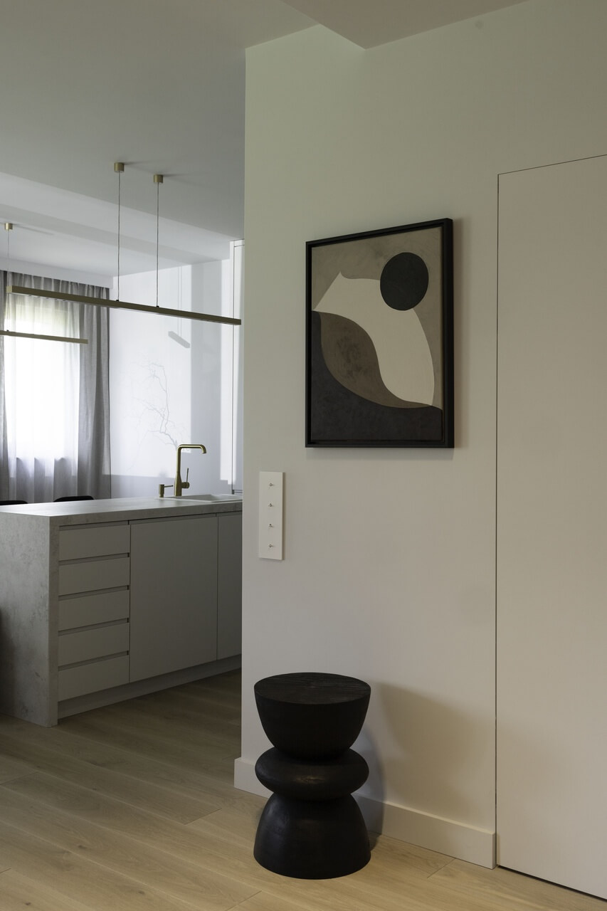 Kojące wnętrze domu na poznańskim Grunwaldzie - minimalistyczna aranżacja w bliźniaku - projekt Mute Interiors - foto Agnieszka Małecka