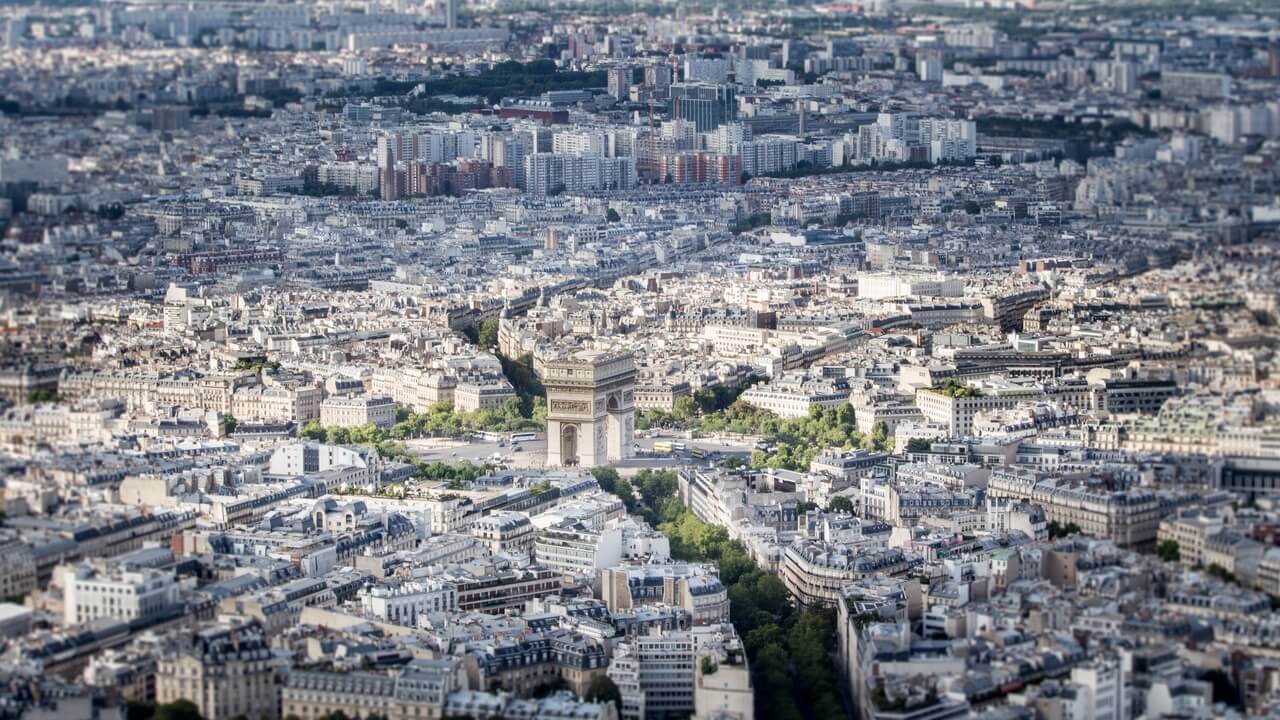 Plac Charles'a de Gaulle'a w Paryżu - foto David Menidrey - Unsplash