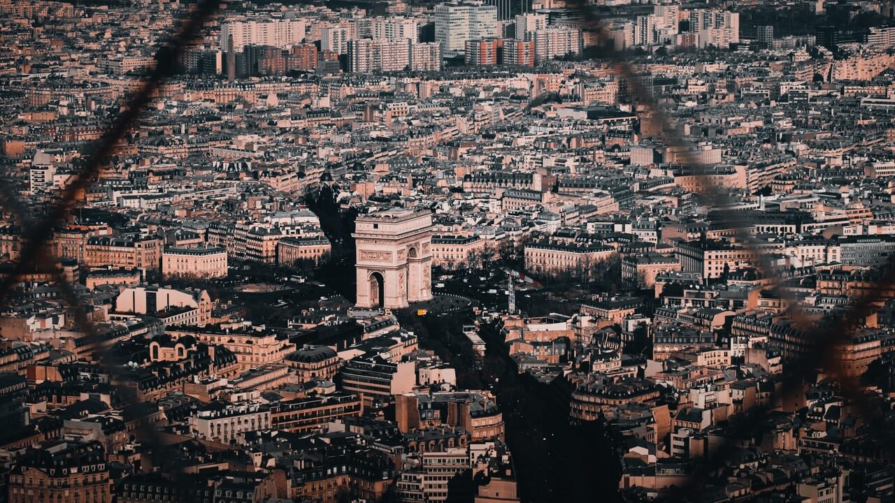 Plac Charles'a de Gaulle'a w Paryżu - foto Efe Yağız Soysal - Unsplash