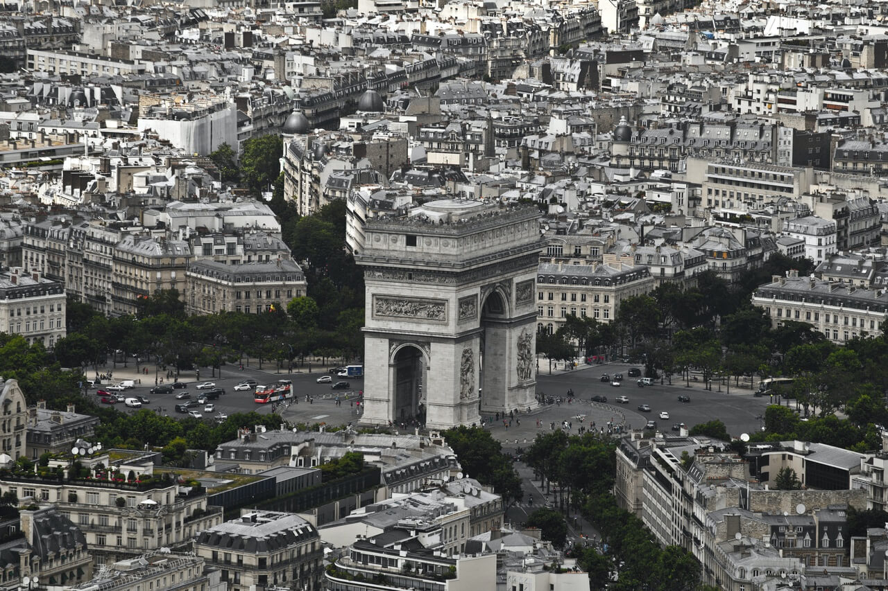 Plac Charles'a de Gaulle'a w Paryżu - foto Simon Infanger - Unsplash