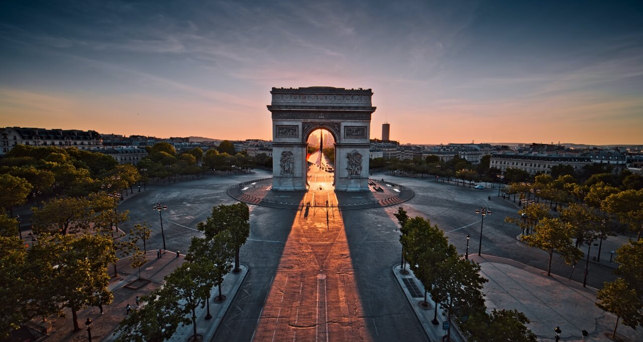 Plac Charles'a de Gaulle'a w Paryżu - foto Timelab - Unsplash