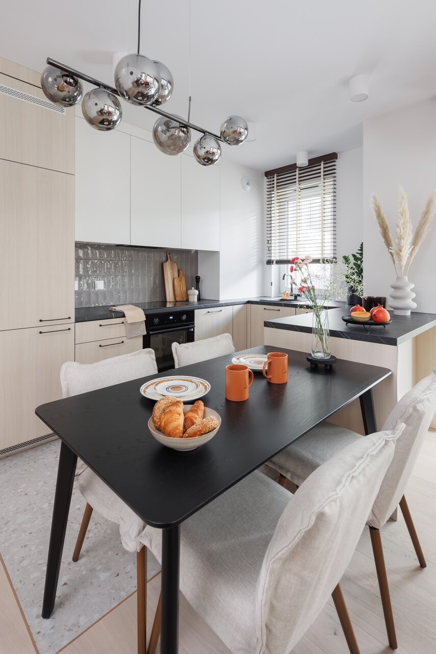 Apartament w stylu japandi - komfortowe wnętrze w sercu Wrocławia - projekt Decoroom - foto Marek Koptyński