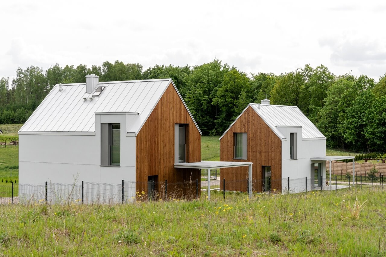 Urokliwy zespół domów na Kaszubach - projekt pracowni ArchMondo - zdjęcia Fotomohito