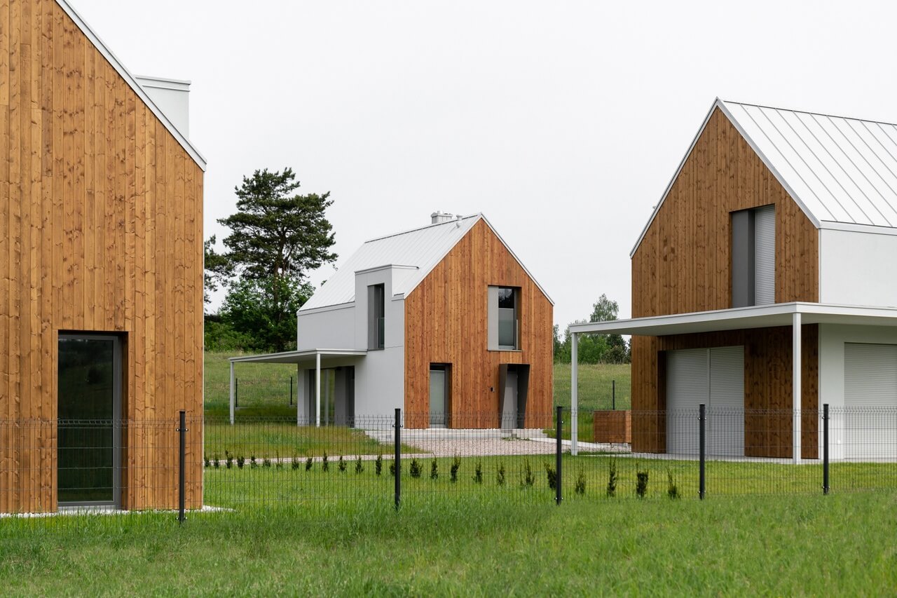 Urokliwy zespół domów na Kaszubach - projekt pracowni ArchMondo - zdjęcia Fotomohito