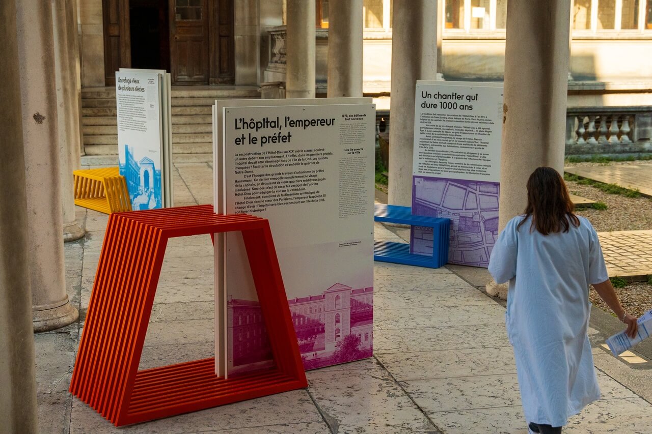 Instalacje Izabeli Bołoz częścią wyjątkowej „Mediacji’ na dziedzińcu paryskiego Hôtel-Dieu - foto Julian Fraile