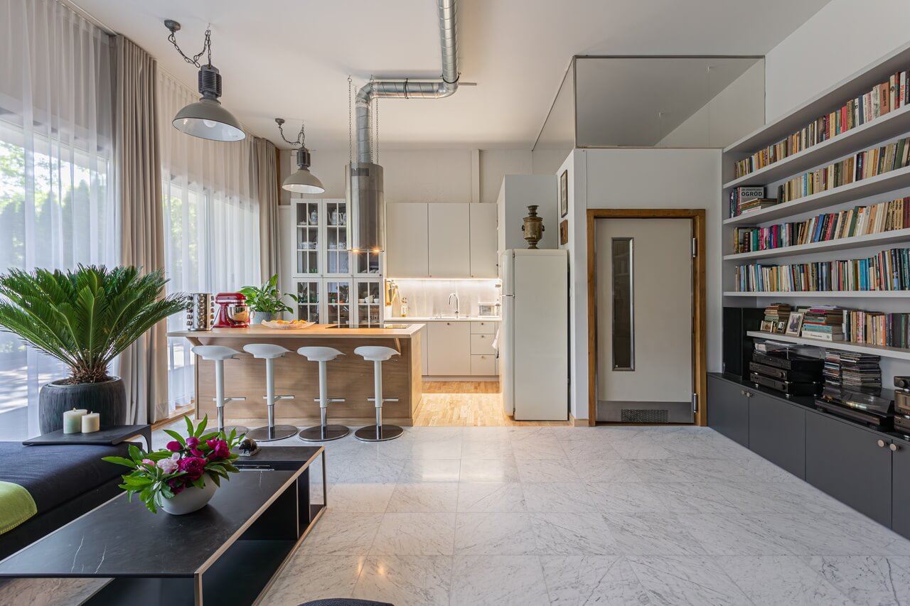 Transformacja garaży w Warszawie w 90-metrowe mieszkanie dla miłośników sztuki - projekt PERFECT LIVING - foto Mateusz Sadownik