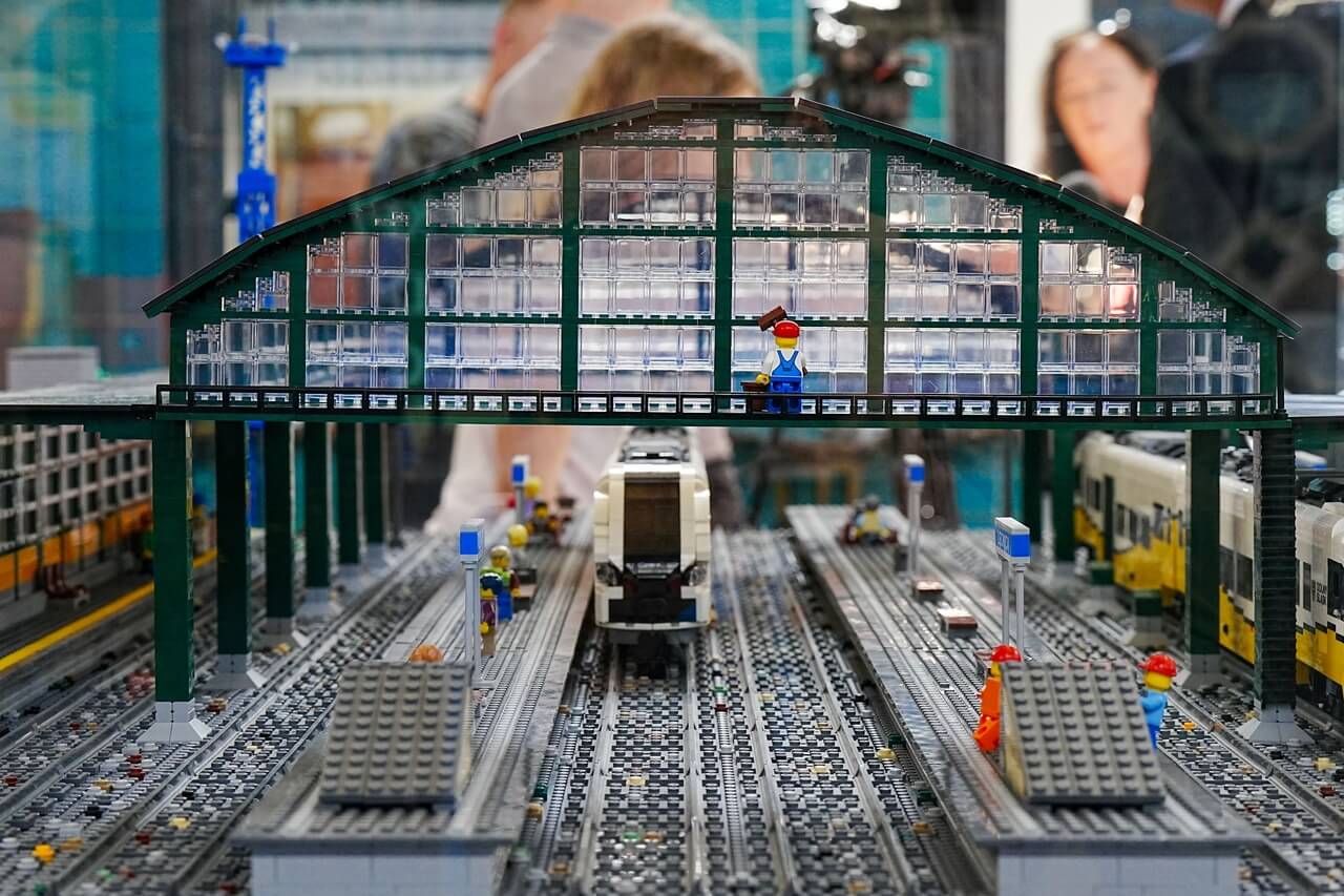 Lego „opanowało” dworzec w Legnicy: zobacz niezwykłą makietę