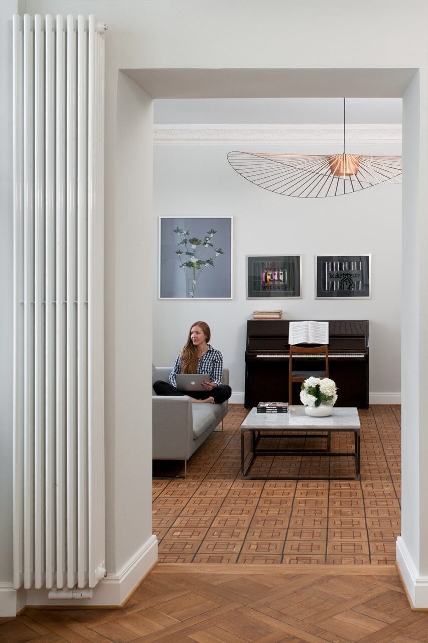 Apartament wypełniony sztuką w zabytkowej warszawskiej kamienicy - projekt Kulczyński Architekt - foto Hanna Długosz