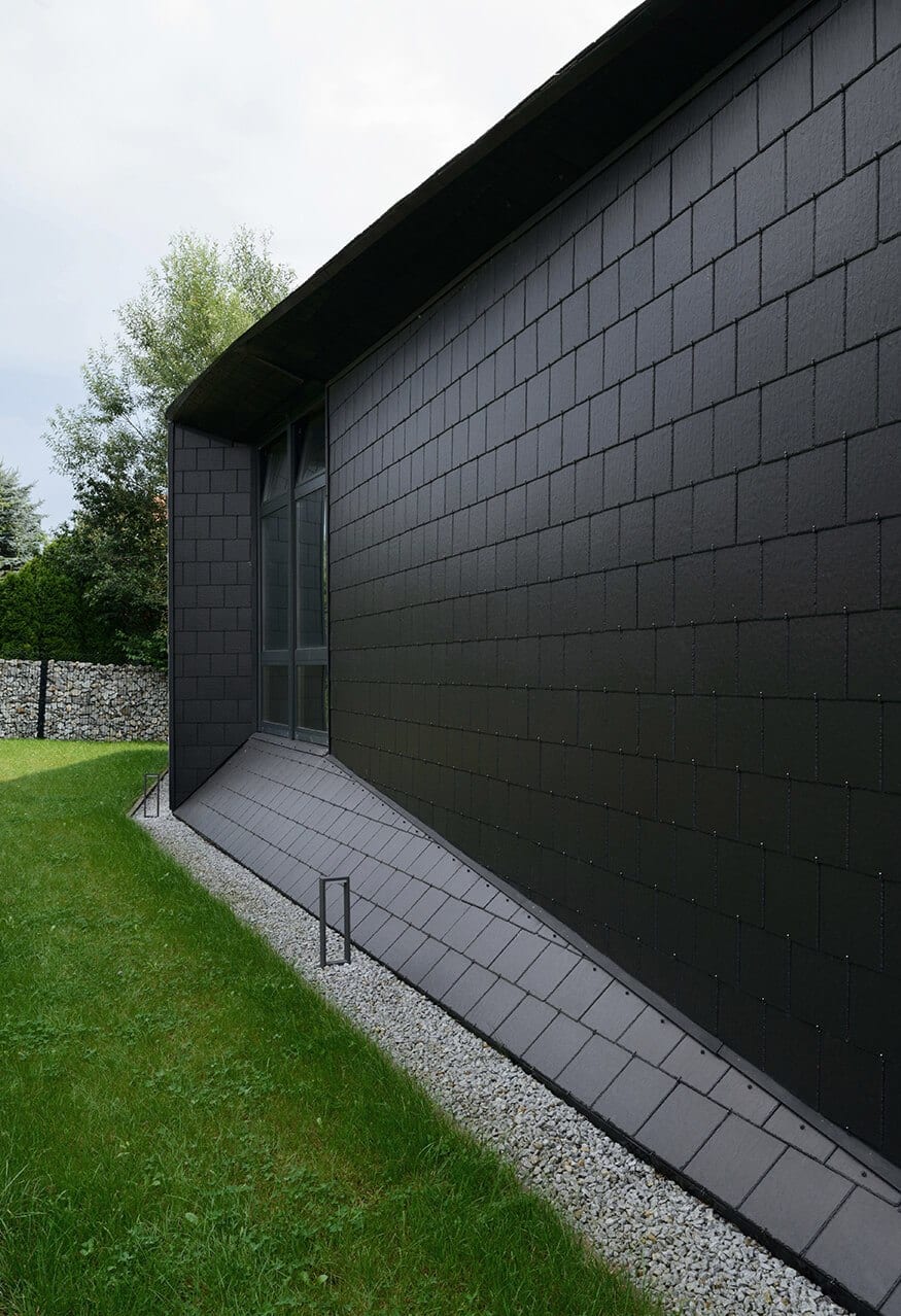 Boczna ściana domu Czarna Skała projektu Mus Architects