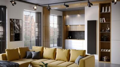Nowoczesny salon z żółtą sofą, eleganckimi oknami i jasną kuchnią.