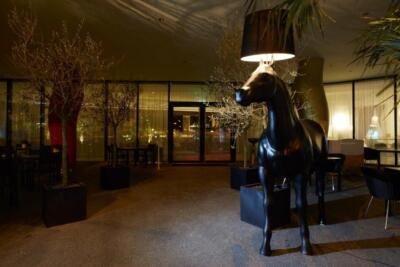Horse Lamp od Moooi - Lampa podłogowa Horse - projekt Front Sofia Lagerkvist i Anna Lindgren