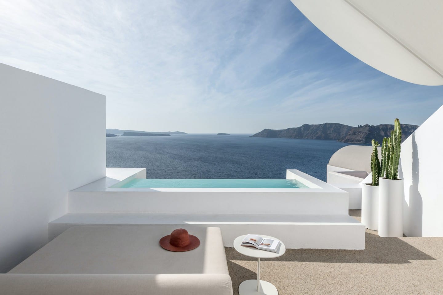 Hotel Saint na Santorini projektu Kapsimalis Architects - foto Giorgos Sfakianakis