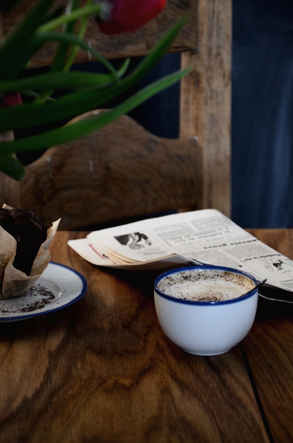 Omlet na talerzu z porcelanowej kolekcji Blue Line od Ćmielów Design Studio