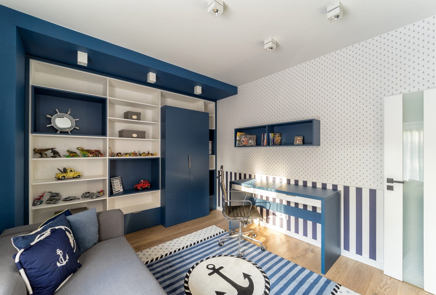 Wnętrza przestronnego i luksusowego domu projektu Trędowska Design - foto Michał Bachulski