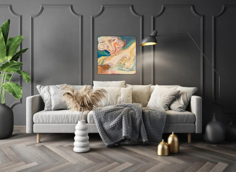 Elegancki salon z szarą sofą i nowoczesnym oświetleniem.