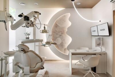 Elegancka klinika stomatologiczna z nowoczesnym designem.