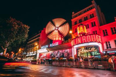 Moulin Rouge w Paryżu - foto Erik Witsoe - Unsplash