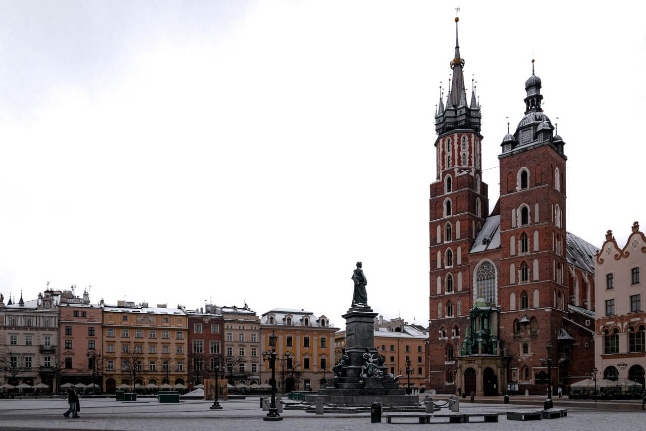 Stare Miasto i Rynek w Krakowie - foto Tom Podmore - Unsplash