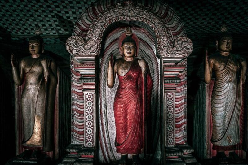 Statue of Sleeping Buddha inside Cave 5 - foto 3point1four1