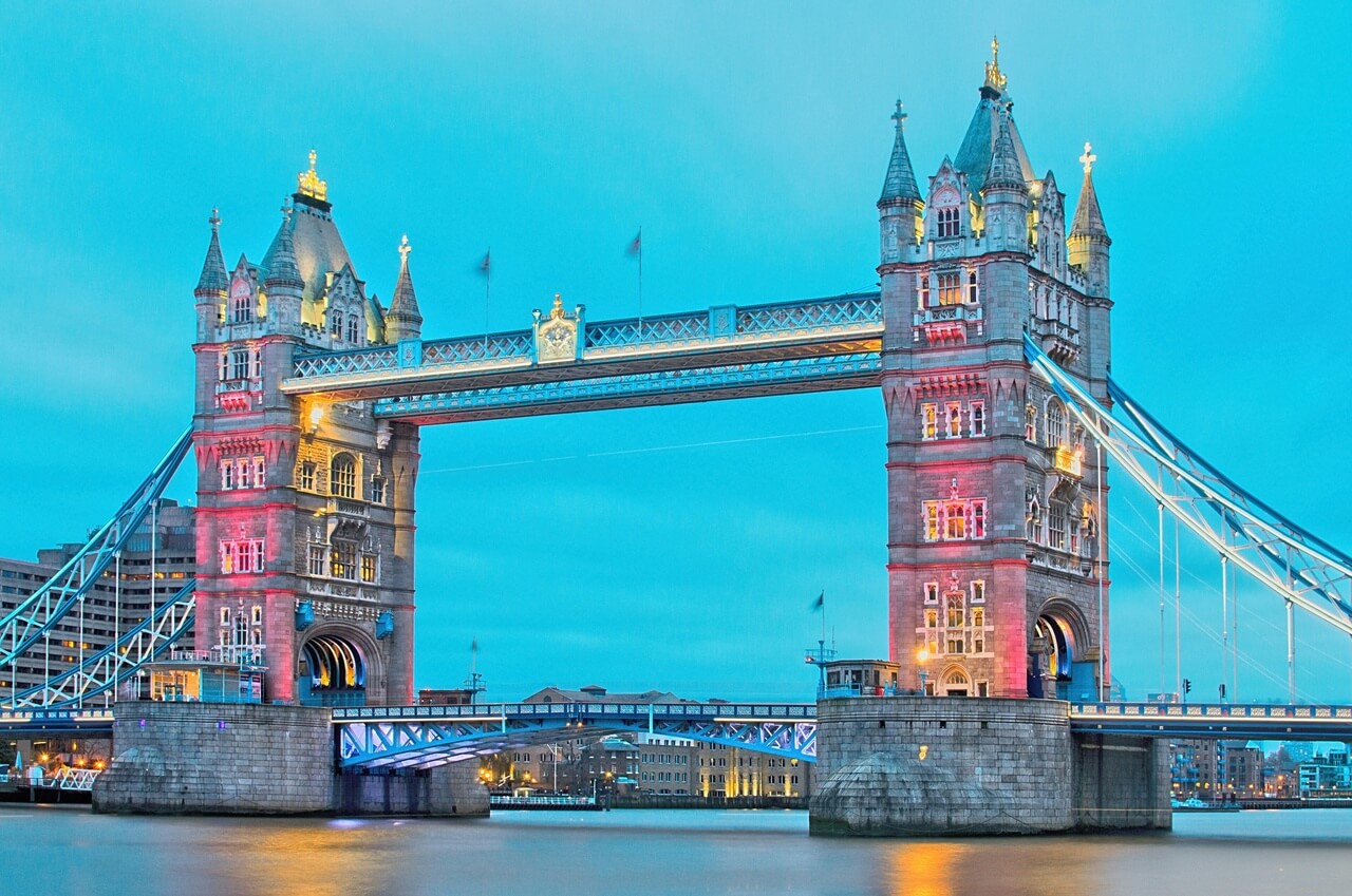Tower Bridge – foto Viktor Forgacsv - Unsplash
