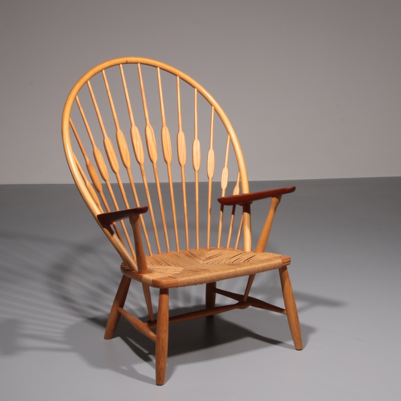 Hans J. Wegner – Peacock Chair