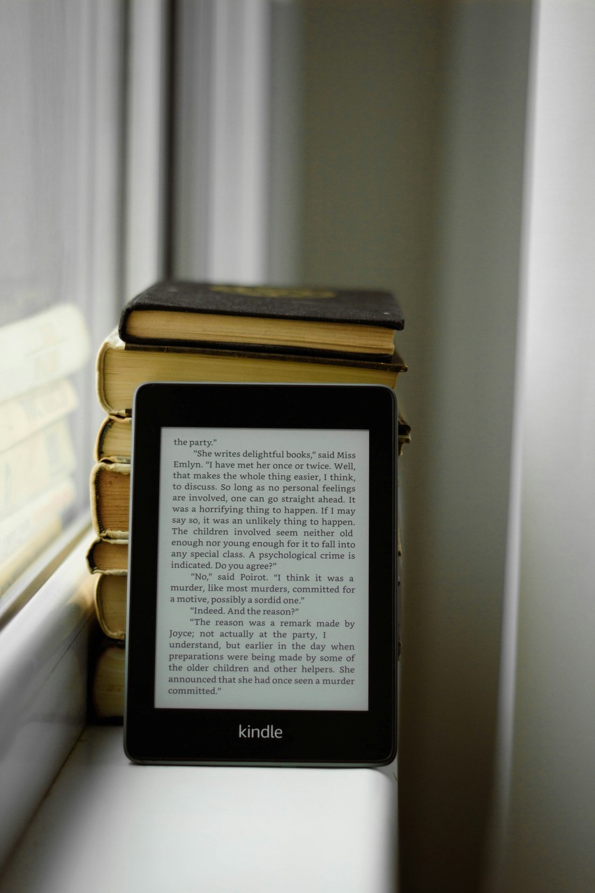 Czy opłaca się kupić czytnik ebooków – foto Irina Rybcko - Unsplash