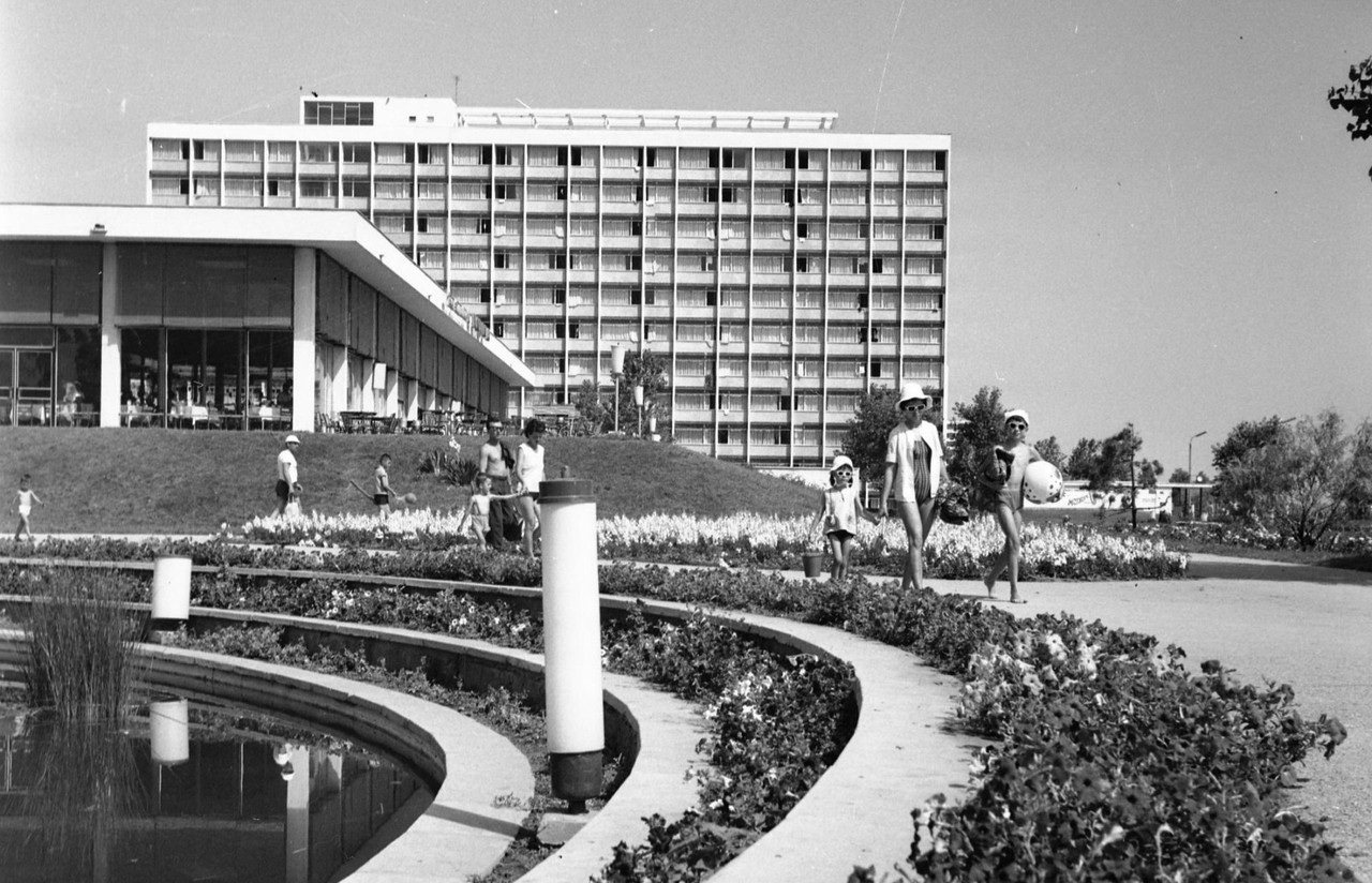 Mamaja, hotel Flora, 1968, Arhitektura