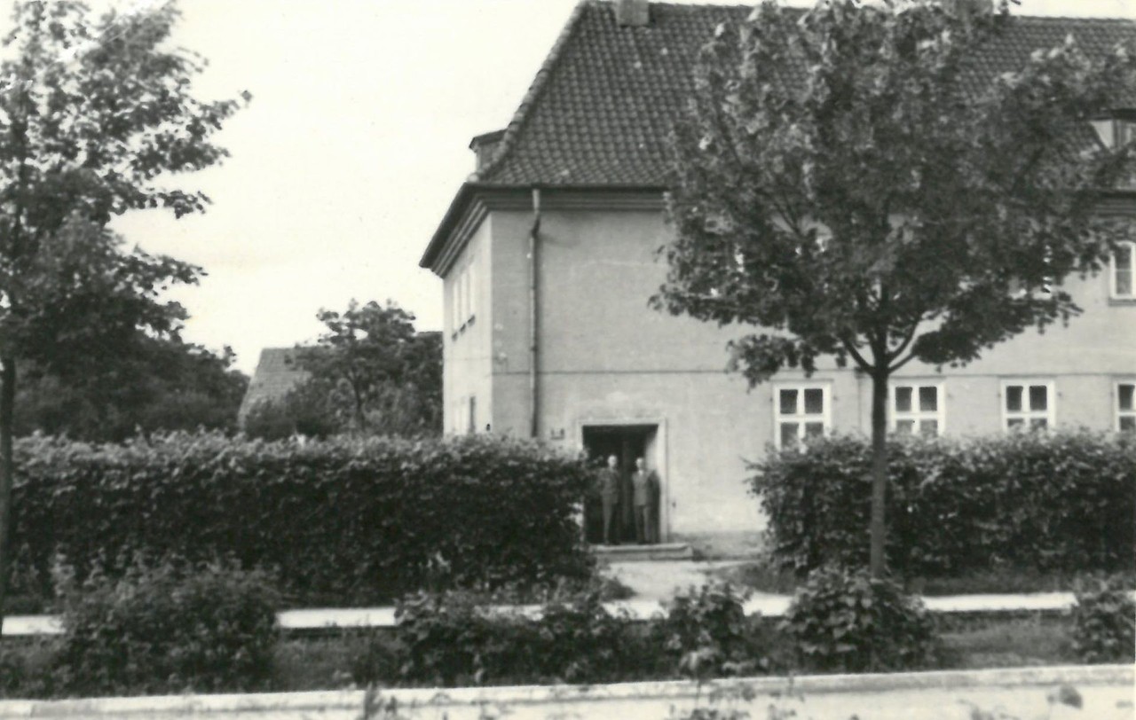 Osiedle Bloki w Ciechanowie (wcześniej Gartenvorstadt Zichenau), lata 60. XX w., fot. K. Brzeziński, BR–I–767/2, ze zbiorów Powiatowej Biblioteki Publicznej im. Zygmunta Krasińskiego w Ciechanowie