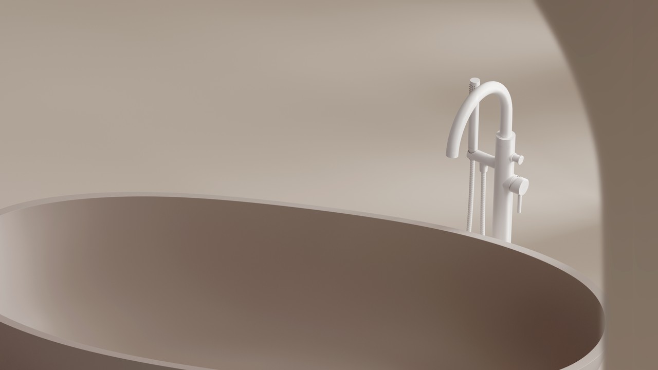 Stylowa wanna z elegancką baterią w minimalistycznej łazience.