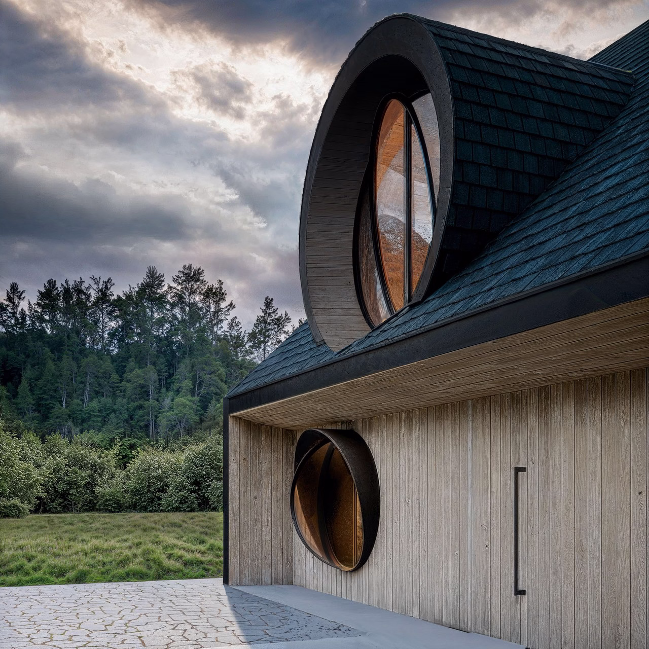 Dom ze Schronem i Ogrodem Scorpio House: przestrzeń z atomową odpornością - projekt BXB Studio
