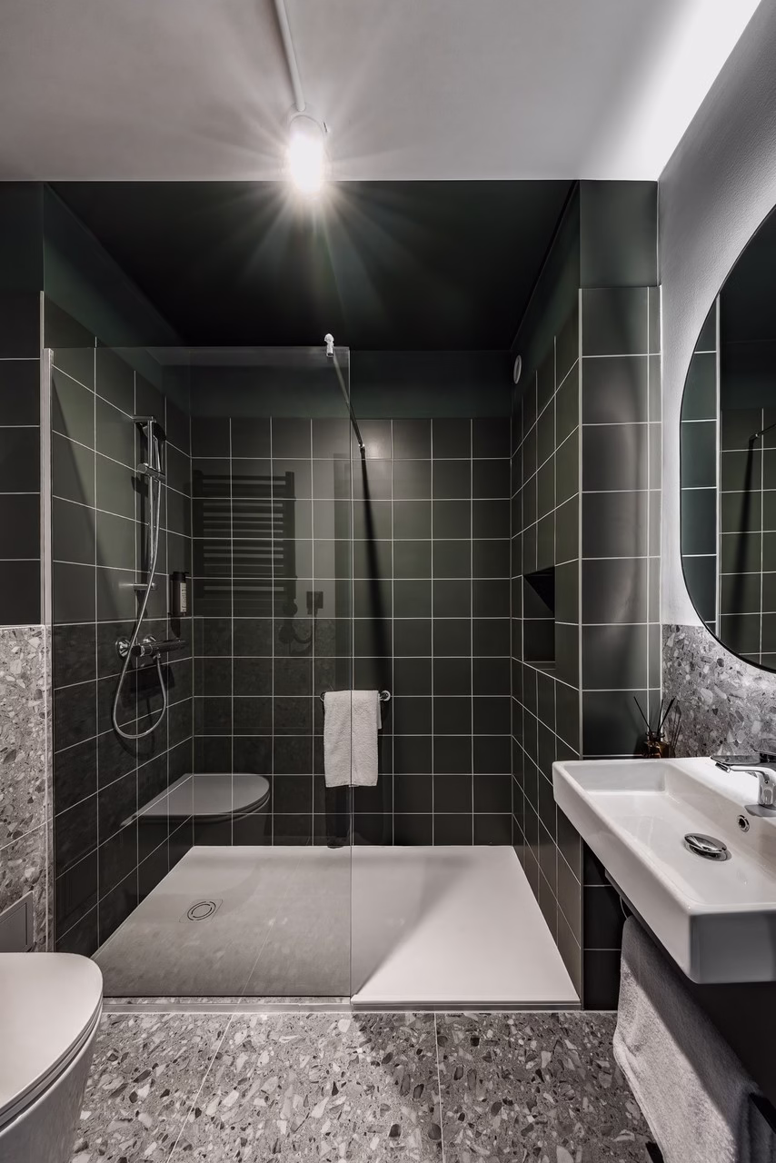 Największy samoobsługowy hotel w Polsce. Tak wygląda De Silva Inn Opole - projekt AKA Studio - foto W Środku