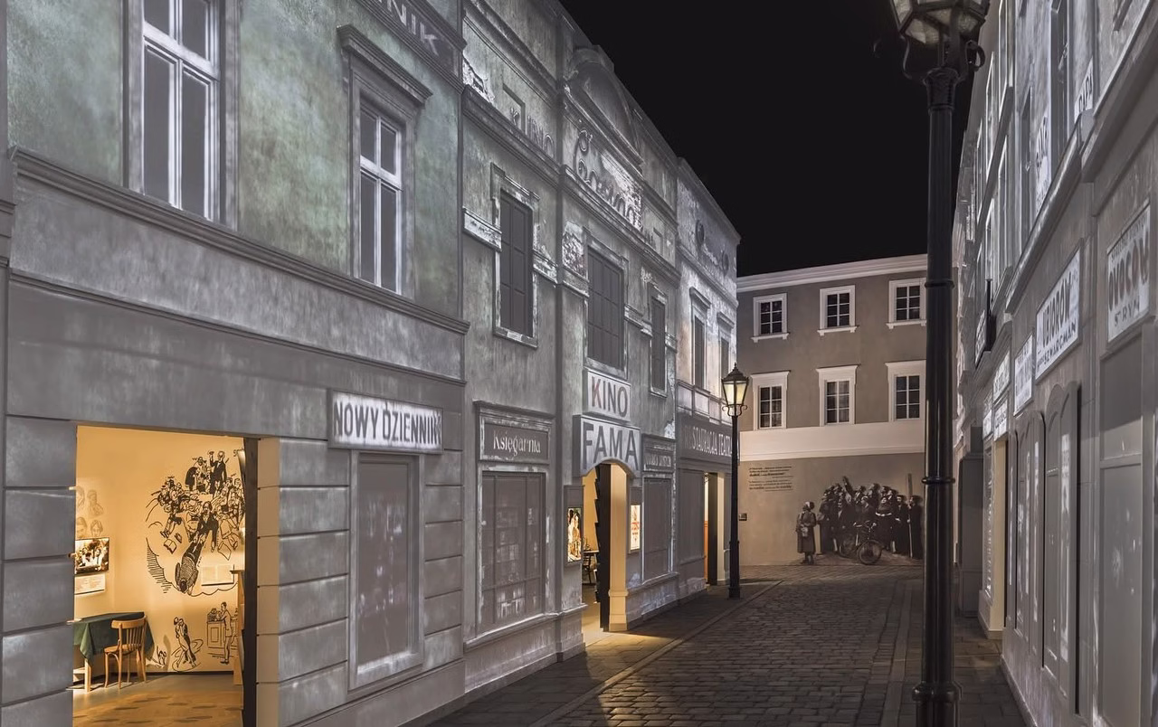 Nocna scena retro ulicy z neonami kinowymi i lampami gazowymi.